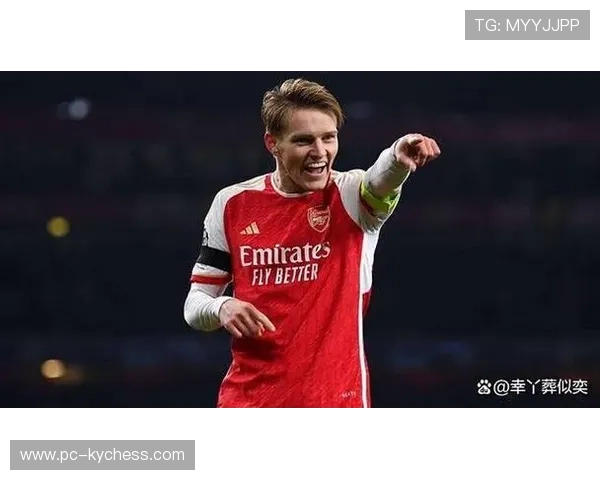 厄德高场边指挥,缺阵不减领袖作用