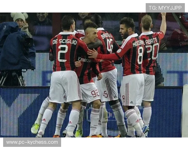 巴黎德比两队球场仅隔一条街，比赛无法同时安排。